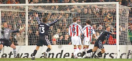 6. Februar 2002, Millerntorstadion: Patschinski trifft zum 2:0